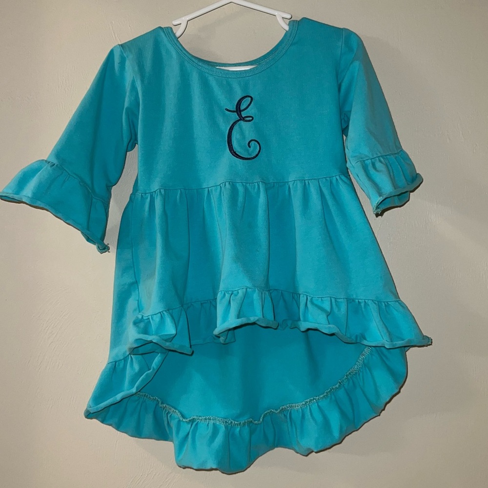 E Monogram Lily & Londyn Hi Low Tunic Top